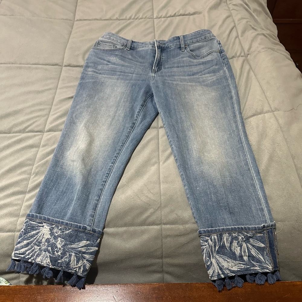 Women's denim crops with Embroidered Hem

Chico’s size 1